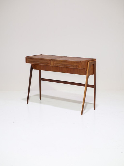 Tocador danés antiguo de teca de la década de 1960.