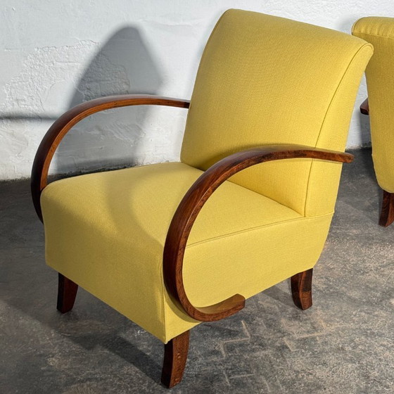 Image 1 of Een paar Halabala H-410 fauteuils, volledig gerestaureerd, jaren 30.