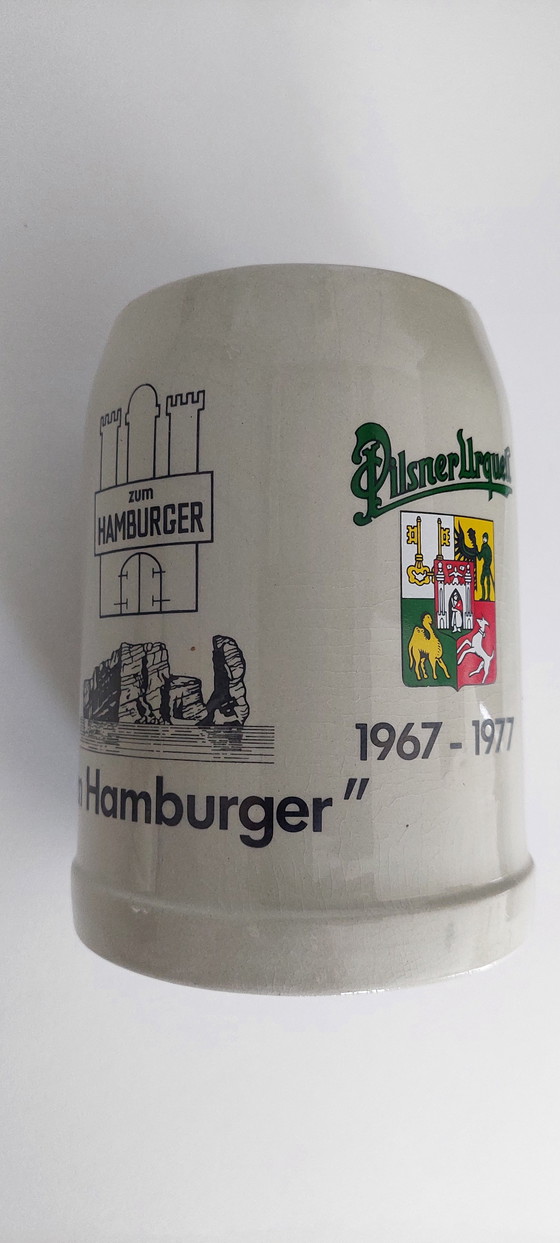 Image 1 of Zeldzame Vintage Jubileum Bierpul 0,5 liter – Pilsner Urquell & Budweiser (1977)