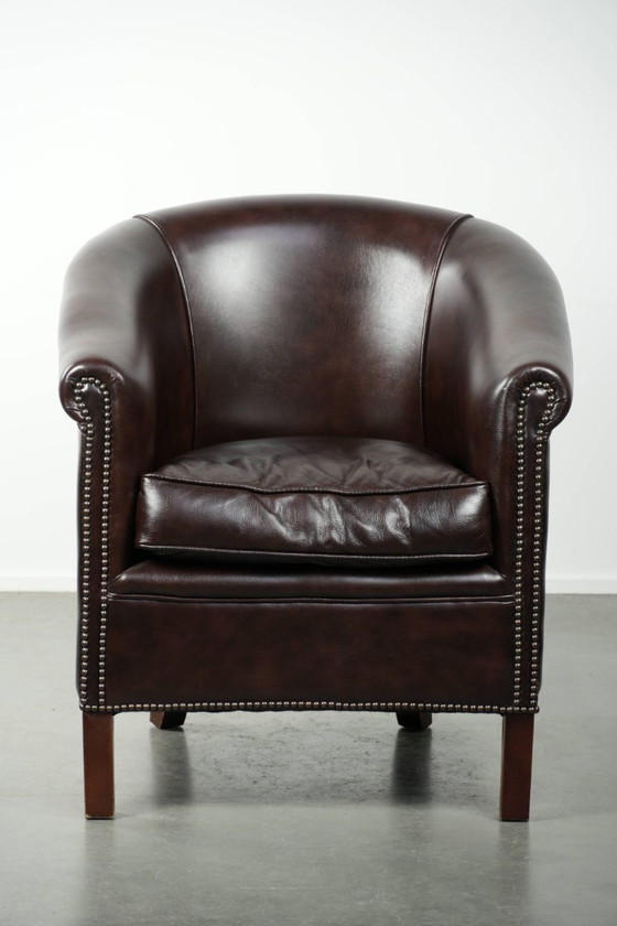 Image 1 of Club-Sessel aus dunklem Kuhfell mit zeitlosem und stilvollem Design im englischen Stil