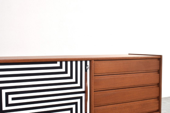 Credenza danese in teak dipinta a mano, stile Op Art, anni '60. – Credenze, Wood (photo 12 of 16)