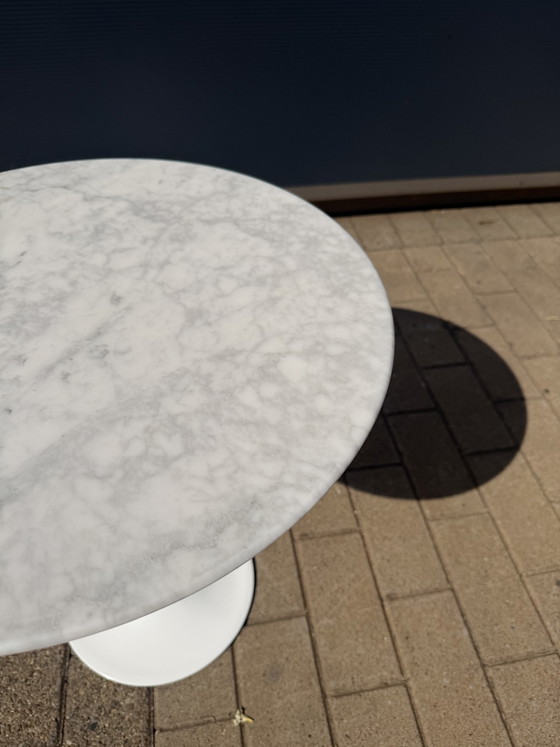 Image 1 of Knoll Tulip side table in Carrara Satin matte marble in NEW CONDITION!! Eero Saarinen