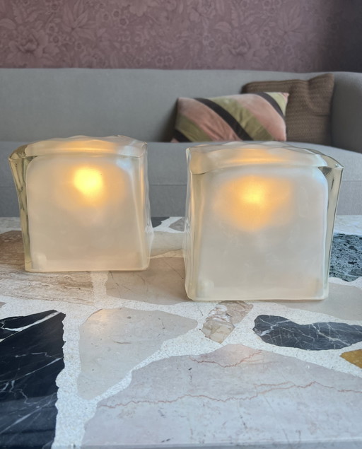 Juego de 2 lámparas IKEA color marfil con forma de cubito de hielo.