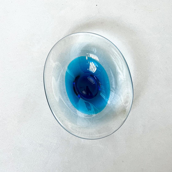 Image 1 of Doorzichtig en blauw verzonken schaaltje van Murano-glas, 1960