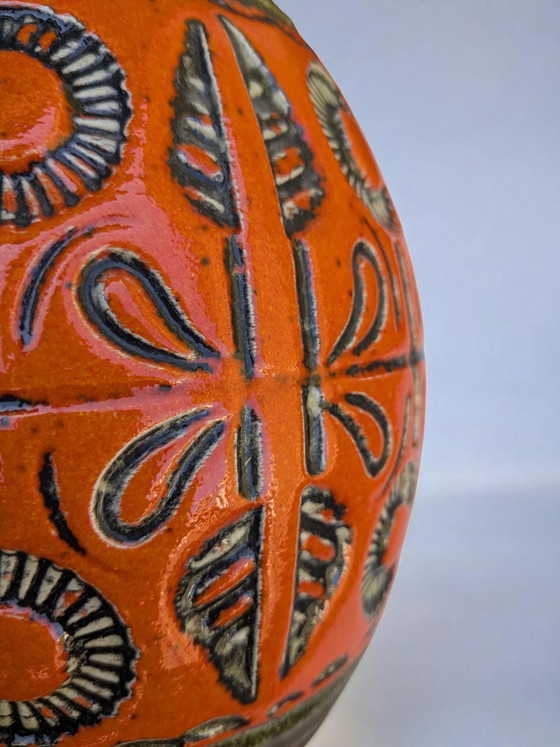 Vase Vintage Wekara, Céramique d'Allemagne de l'Ouest années 1960, Marron avec glaçure rouge et motif floral (photo 3 of 4)
