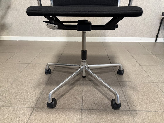 Vitra | Eames | EA119 | Schwarzer Hopsak | 1 Stück – Bürostühle, Aluminium (photo 12 of 14)
