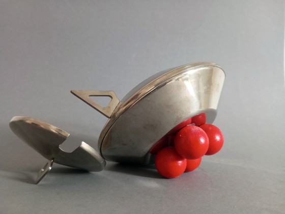 Image 1 of Sucrier postmoderne/futuriste à couvercle, plaqué nickel, reposant sur 4 pieds sphériques rouges, années 1980