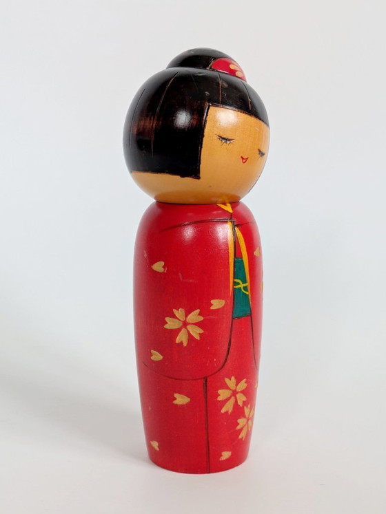 Image 1 of Poupée Kokeshi vintage, figurine en bois d'art populaire japonais, à motif floral rouge, style Wabi-Sabi
