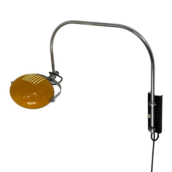 Image 1 of Herda - Lampada da parete spaziale - Paralume giallo, base nera e montante cromato (modello raro)