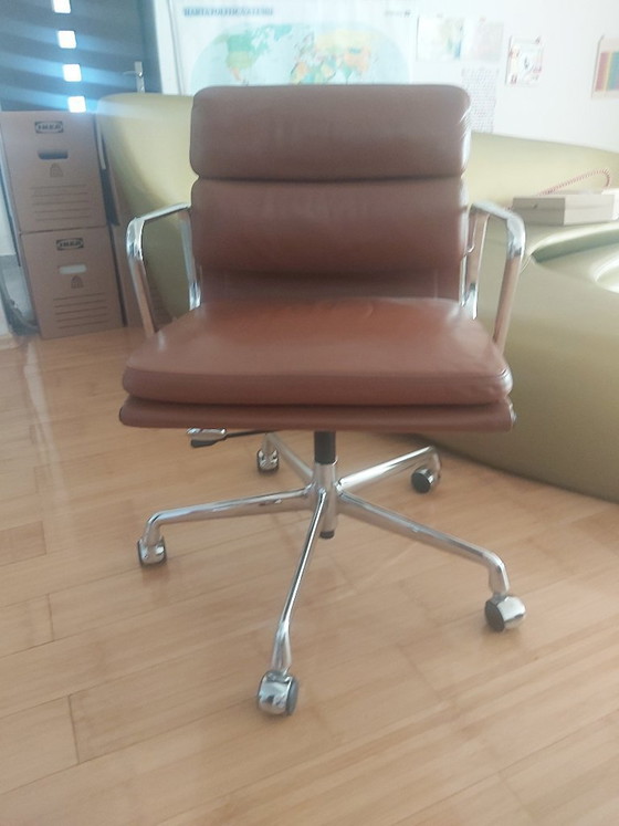 Image 1 of Vitra Eames EA217 cognackleurig leer