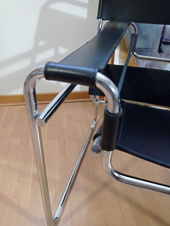 Image 1 of Poltrone Knoll Wassily B3 in pelle nera di Marcel Breuer