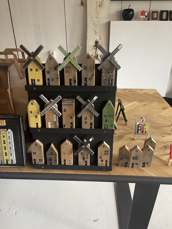 Image 1 of Casas en miniatura y molinos de viento