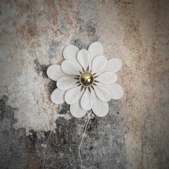 Image 1 of Applique a forma di fiore, modello Camellia, 16 petali in rattan e tessuto (colore personalizzabile)