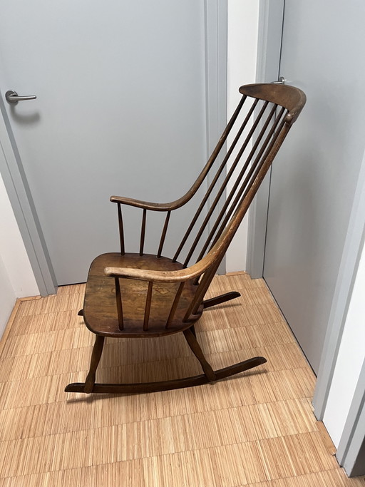 Fauteuil à bascule Grandessa, design suédois de Lena Larsson