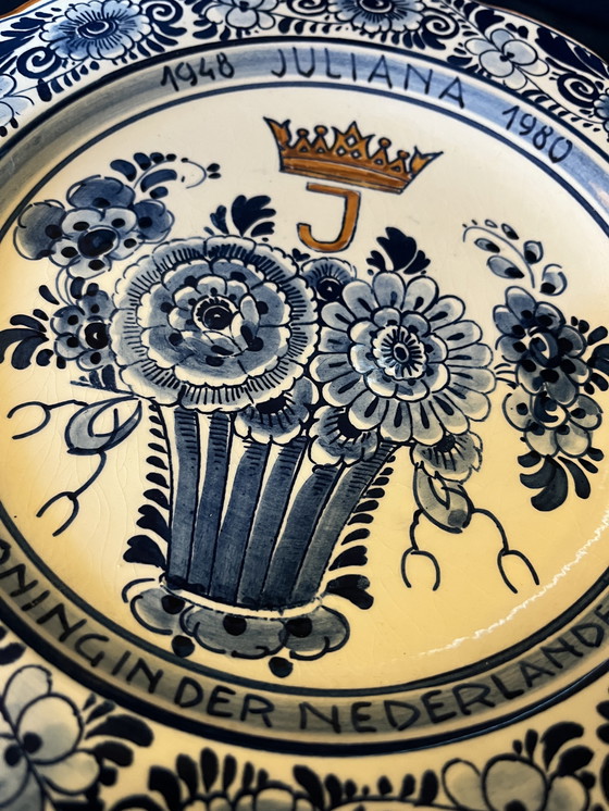 Image 1 of Delft Blauw handgeschilderd limited oplage. Koningin JULIANA der NEDERLANDEN 1948-1980 Royal Delft Blue Hand Painted Exclusive 