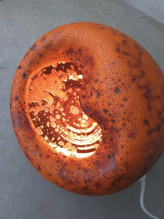 Image 1 of Keramieken vintage tafellamp, chamotte klei, oranje brutalist aardewerken mcm lamp