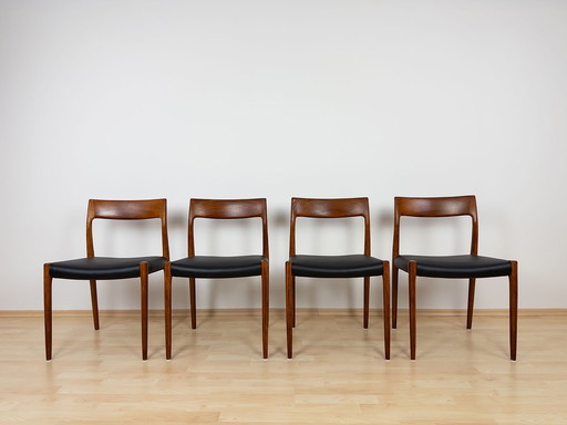 4X Niels Otto Møller vintage teakhouten eetkamerstoelen