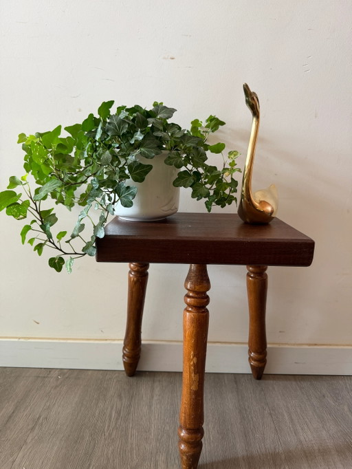 Super cute vintage plant stand