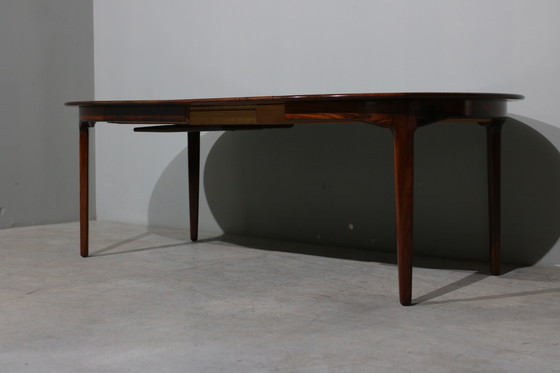 Image 1 of Table de salle à manger extensible en bois de rose par Henning Kjaernulf