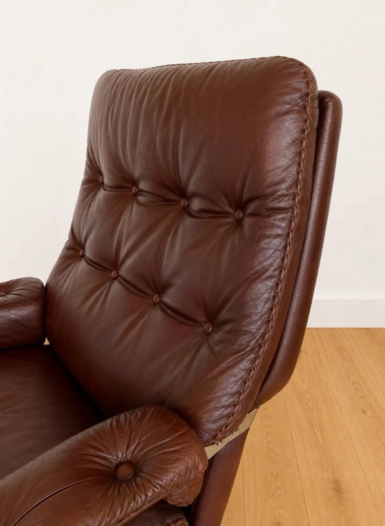 Vintage retro Arne Norell loungestoel en -kruk in bordeauxrood leer. – Fauteuils, Leather (photo 5 of 10)