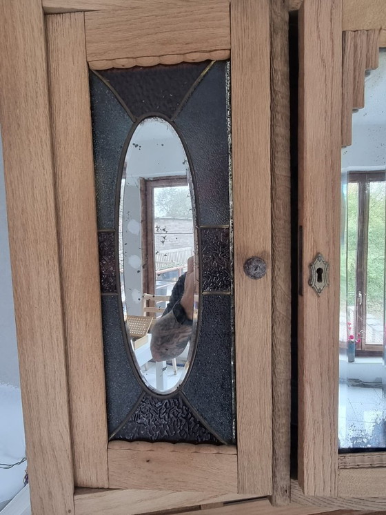 Image 1 of Esszimmer-/Küchenschrank aus der Mitte des Jahrhunderts mit Bleiglasfenstern und einer wunderschönen Oberfläche