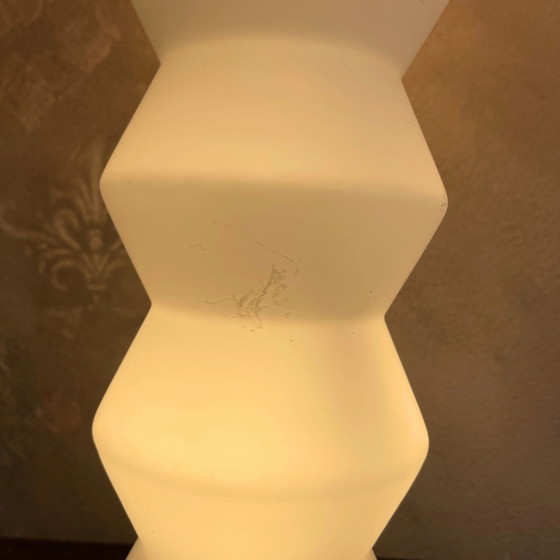 Lampada da tavolo Space Age in vetro di Murano e opalino anni '80, Attribuibile a MAZZEGA – Home Design (photo 14 of 15)