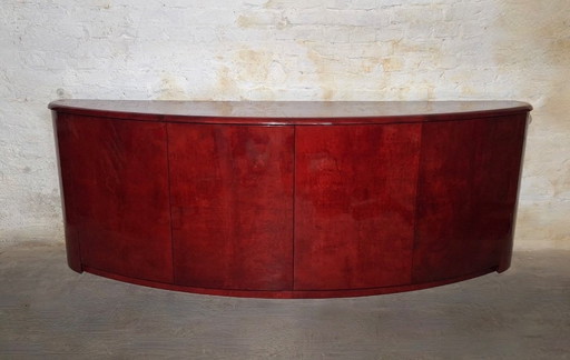 Buffet italien convexe en parchemin laqué par Aldo Tura