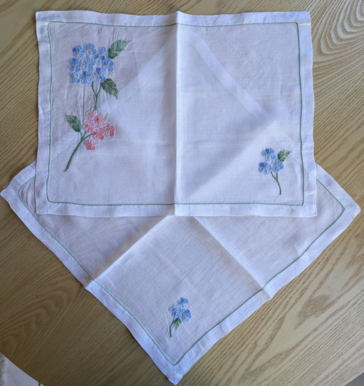 Set vintage rettangolare in voile di lino ricamato a mano e tovagliolo coordinato – Ortensie Blu