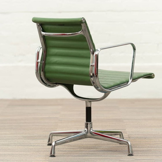 Image 1 of Vitra Ea 108 Drehstuhl