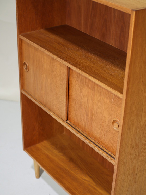 Image 1 of Bibliothèque à portes en chêne vintage danois