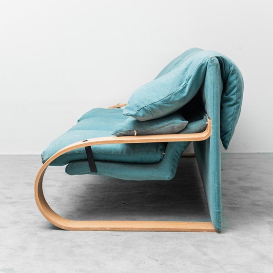 Image 1 of https://oldera.it/prodotto/divano-3-posti-in-tessuto-stile-alvar-aalto-legno-curvato-anni-70-vintage-modernariato