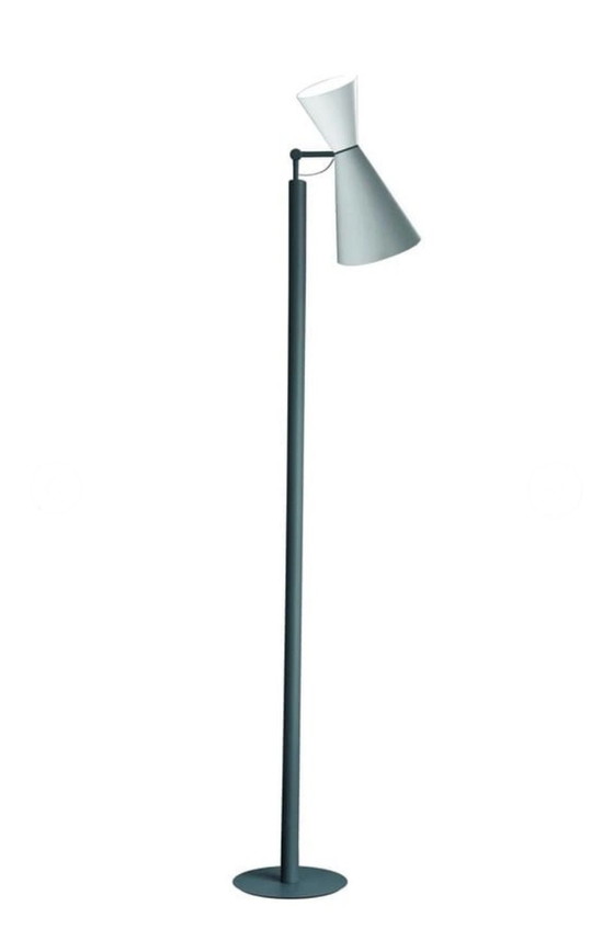 Image 1 of Nemo Parliament Vloerlamp wit grijs van Cassina, Le Corbusier