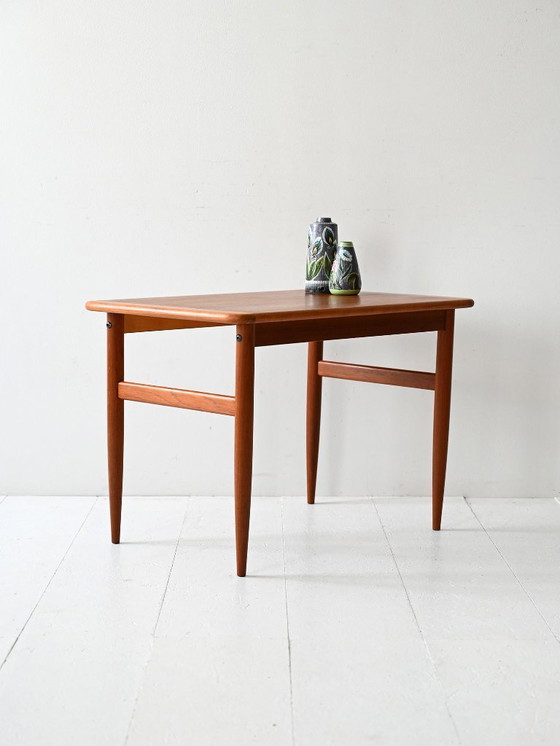 Image 1 of Table d'appoint scandinave en teck avec pieds tournés