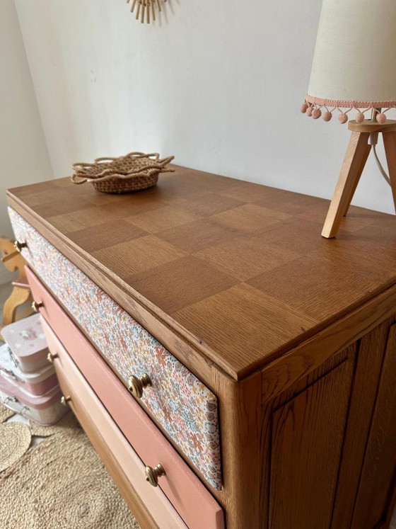 Commode vintage restaurée, bois & rose beige poudrés – Wood (photo 7 of 11)