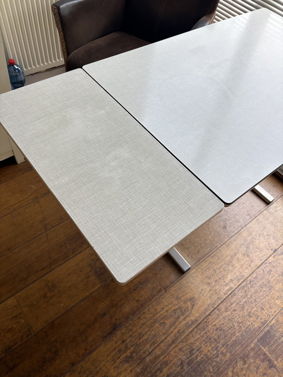 Image 1 of Table de cuisine en formica 1979