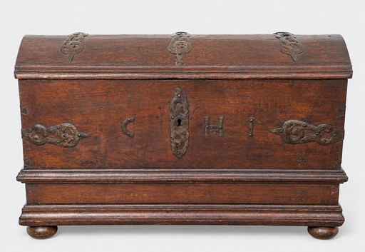 Baule/cassapanca antico in rovere con coperchio arcuato - XVII/inizio XVIII secolo