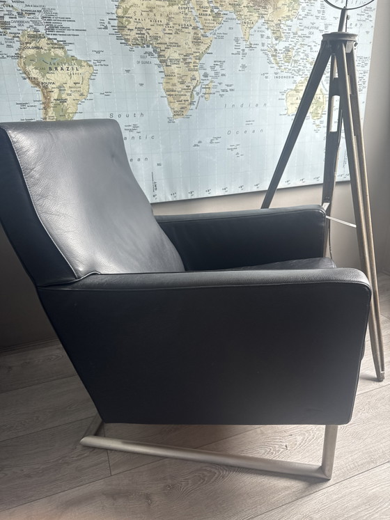 Dieser Molinari Mister X Sessel verfügt über einen Bezug aus schwarzem Leder und ein elegantes – Leather (photo 4 of 5)