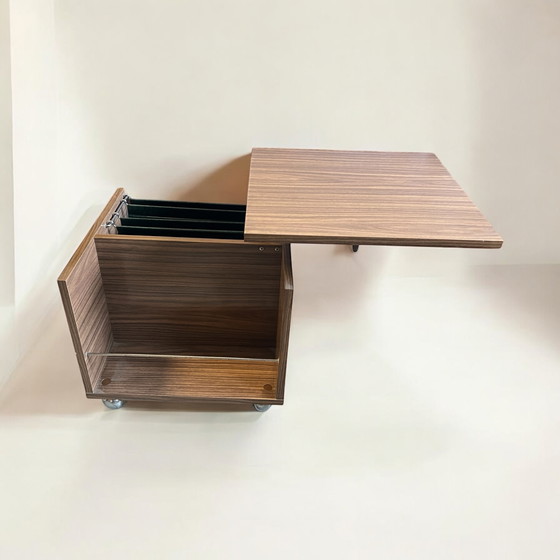 Image 1 of Tavolino laterale/contenitore per ufficio/portariviste anni &#39;70 in Resopal nello stile di Rolf Hesland, prodotto in Germania