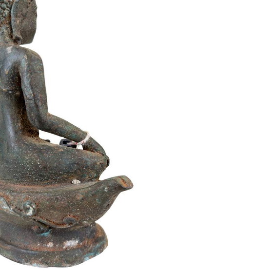 Antieke Thaise Bronzen Boeddha op Lotusvoet – Diepe Patina – Originele Kernvulling – Exportlabel (photo 13 of 14)