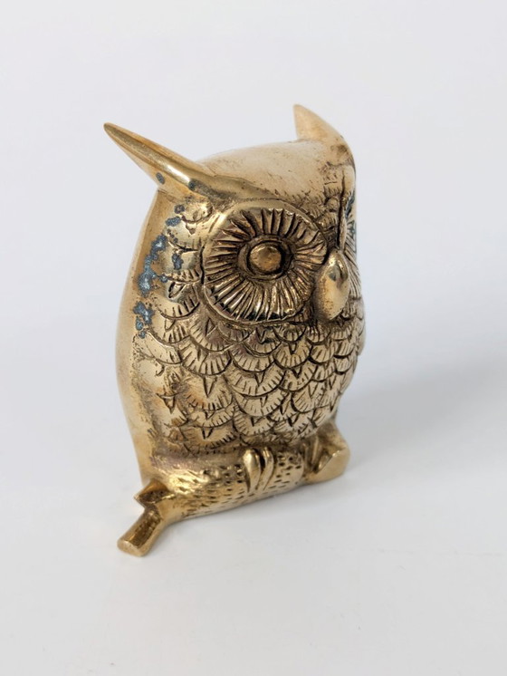 Image 1 of Statuetta vintage di gufo in ottone massiccio di metà secolo su ramo, decorazione in ottone dettagliata