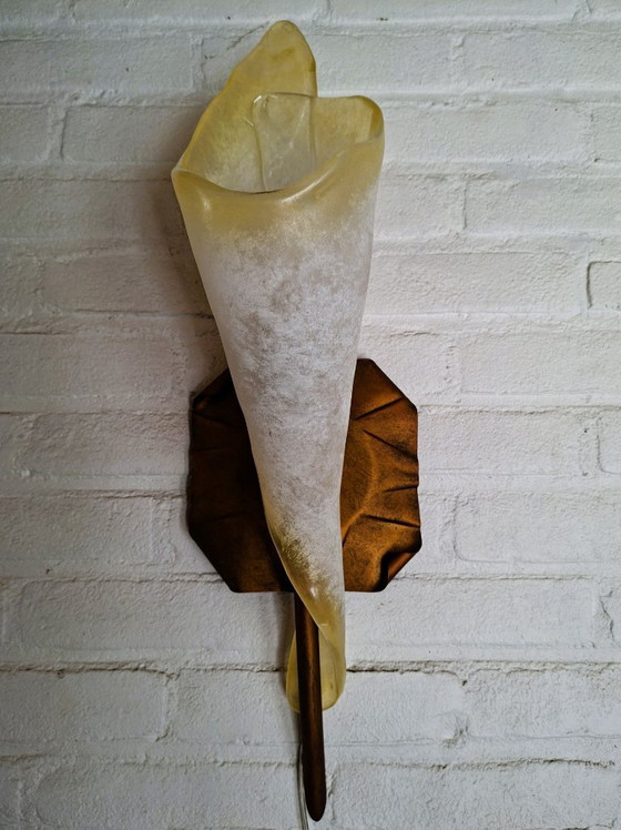 Image 1 of Sillux Designer-Wandleuchte mit bernsteinfarbenem Glas.