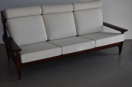 Divano con schienale alto rivestito in stile Mid-Century