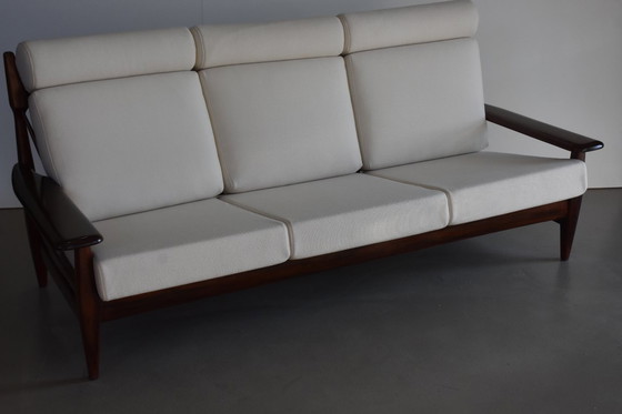 Image 1 of Divano con schienale alto rivestito in stile Mid-Century