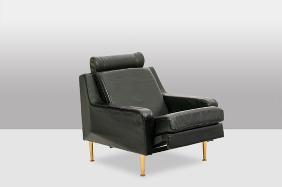 Image 1 of Airborne. Een paar groene leren fauteuils. Jaren 50.