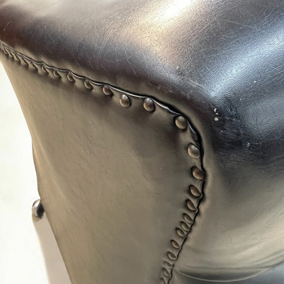 Image 1 of Estilo Art Déco - Sillón club de cuero negro años 50, con ruedas y respaldo remachado