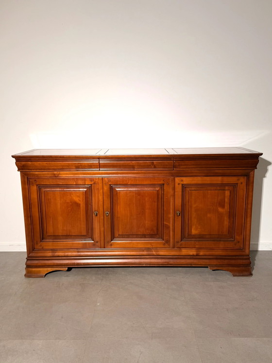 Frans kersenhouten dressoir met drie deuren (photo 2 of 6)