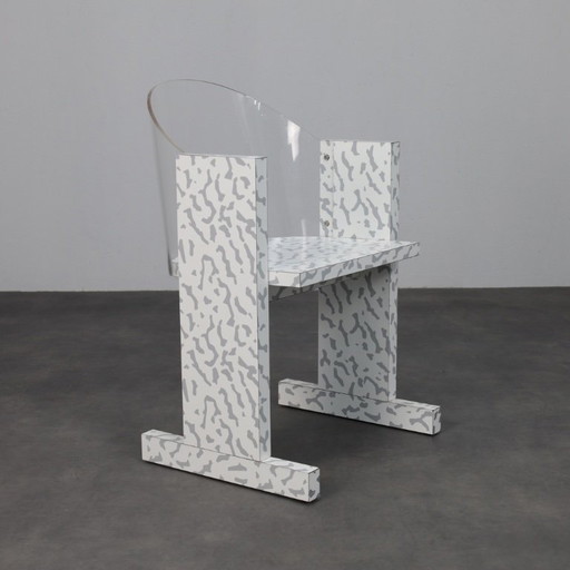 De Teodora-stoel van Ettore Sottsass voor Vitra, Zwitserland, 1986.