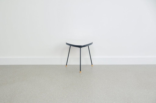 Petite table d'appoint triangulaire vintage pour plantes