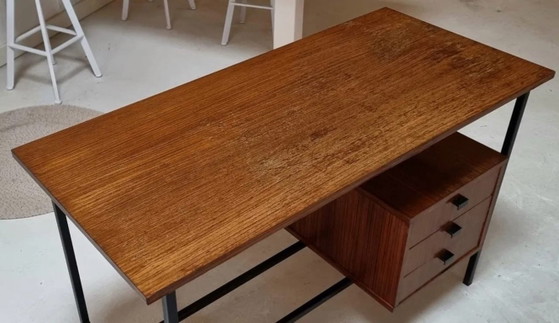Oficina de mediados de siglo – Escritorios, Wood (photo 11 of 14)