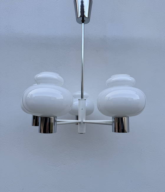 Image 1 of Kronleuchter aus opalisierendem Chrom im Stil des Weltraumzeitalters, 1970er Jahre